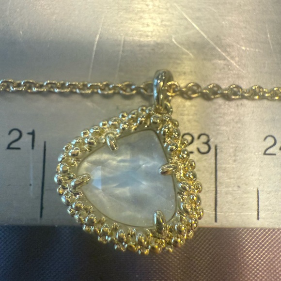 NWT Kendra Scott 14k Gold White Mother of Pearl Kendall 16” Necklace w/ Dustbag - Picture 6 of 11